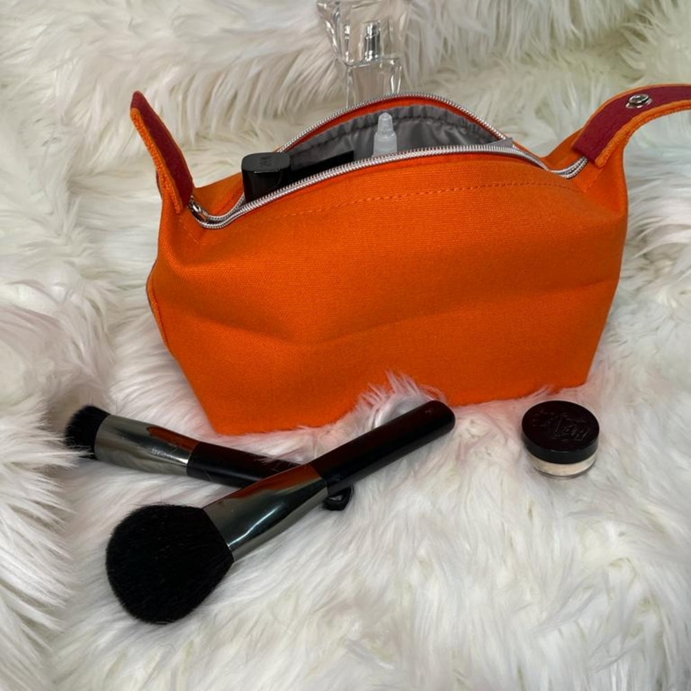 Cosmetic bag storage
